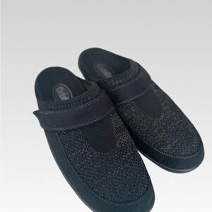 Women's Black Slip-On Slippers size 8